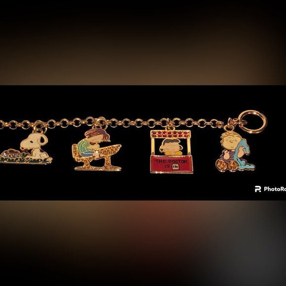 THE DANBURY MINT PEANUTS
CHARMS BRACELET GOLD WITH RHINESTONE RARE/ COLLECTIBLE - Picture 6 of 16